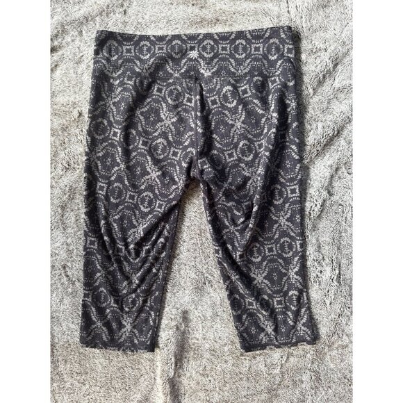 Athleta Freedom Chaturunga Capri Crop Sz M - Picture 9 of 10
